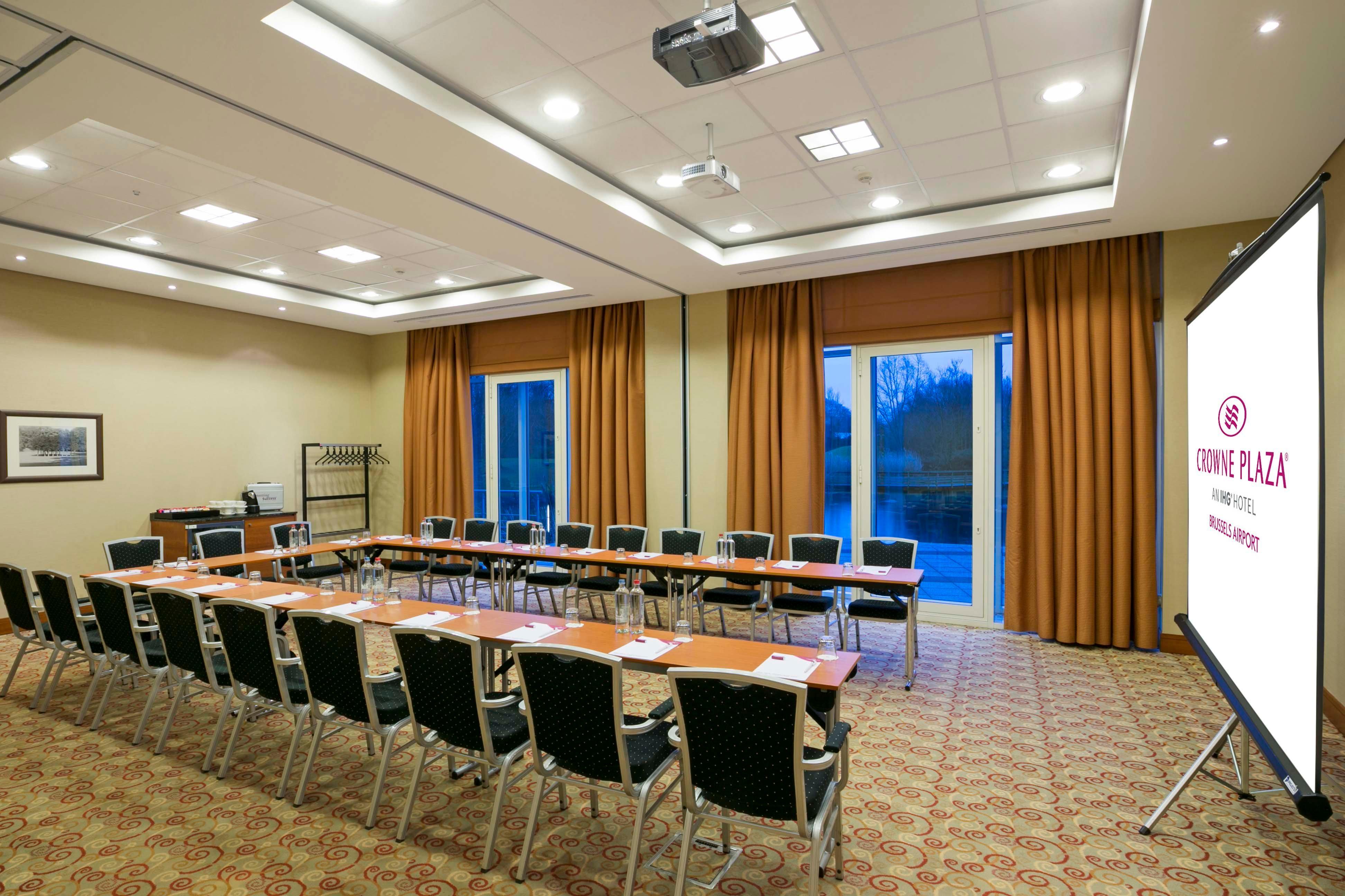 Crowne Plaza Brussels Airport By Ihg Hotel Zaventem Buitenkant foto